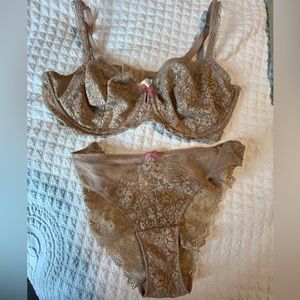 Fabulous lace bra and panties set by Gilligan & O’Malley.